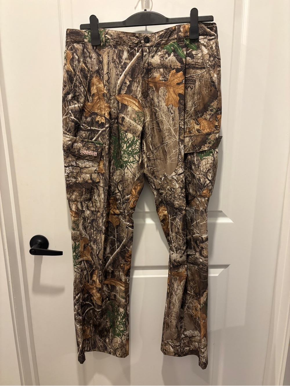 Women’s Magellan Outdoors Realtree Camo Cargo Pants